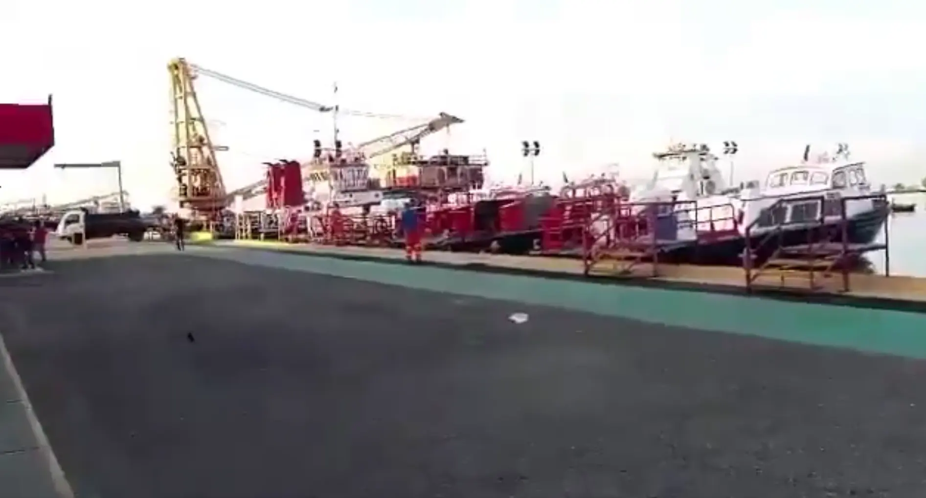 Los muelles paralizados del Zulia desnudan la quiebra del salario petrolero